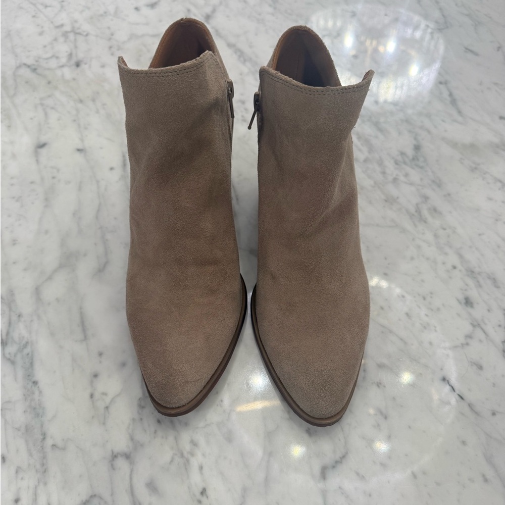 EXCELLENT Lucky Brand Leather Suede Tan Women’s Ankle Boot Size 9 - Picture 2 of 8